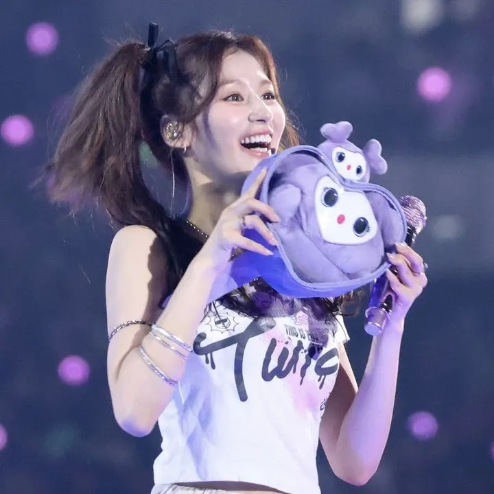 Foto terbaru Sana (TWICE)