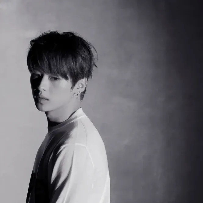 Latest photo of Lee Know (Stray Kids)
