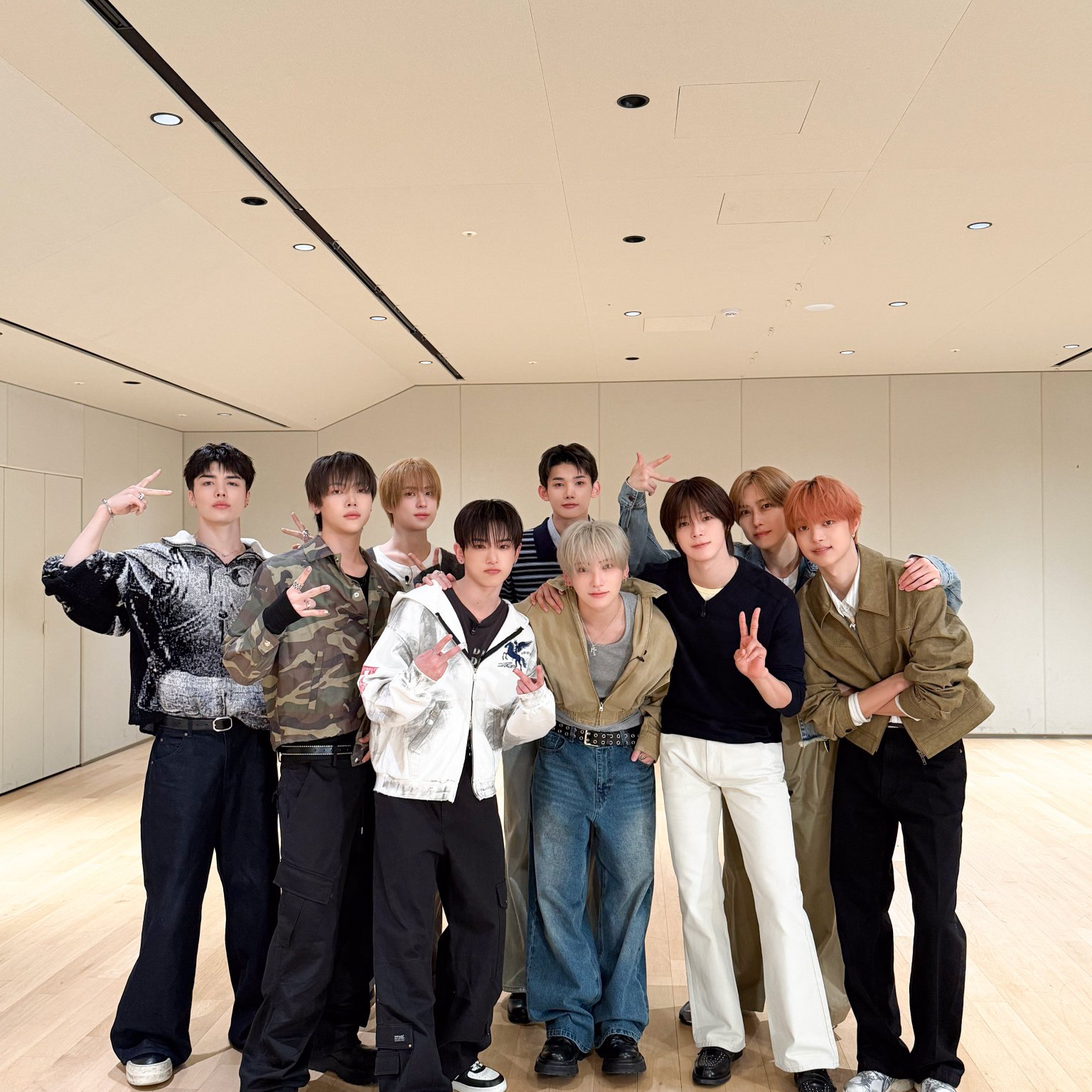 Behind-the-scenes cut of EJ (&TEAM)