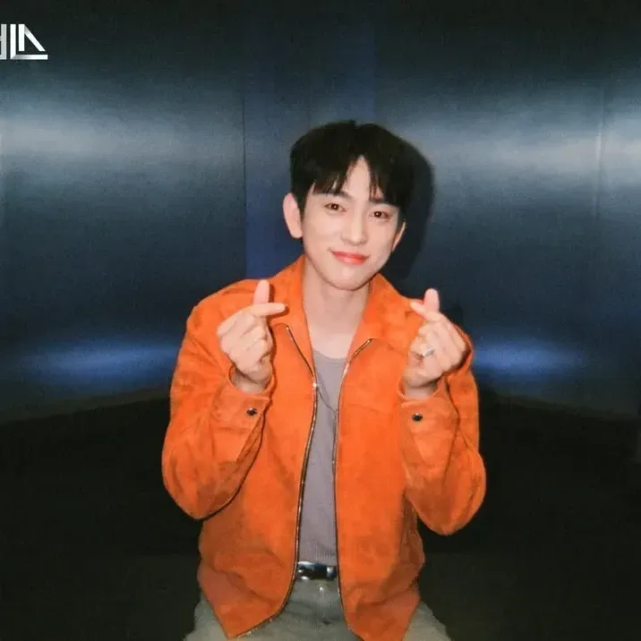 Latest photo of Jinyoung (GOT7)