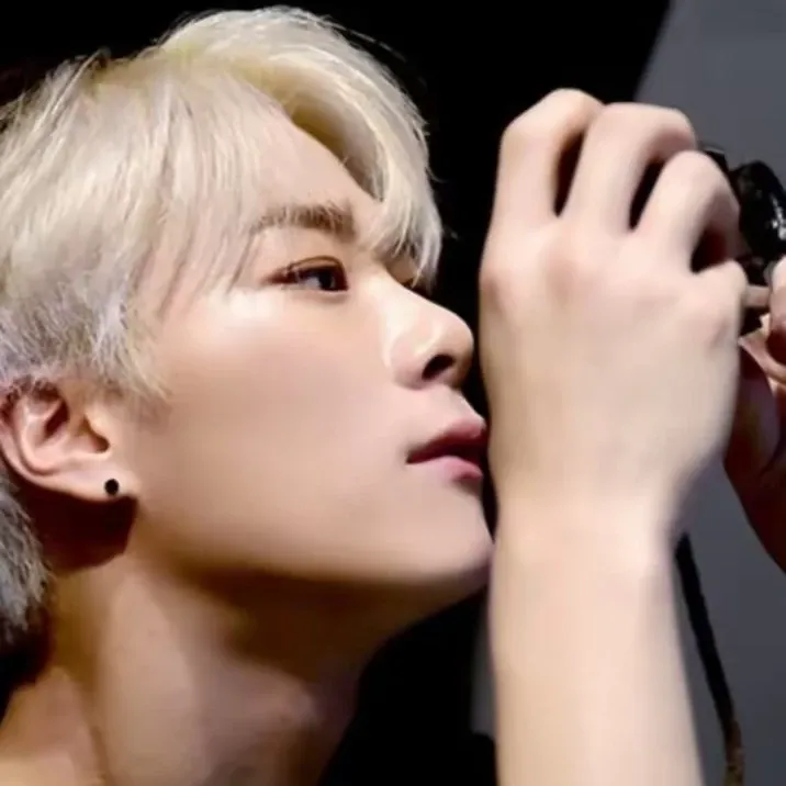 A moment captured by Moonbin (ASTRO)'s fan