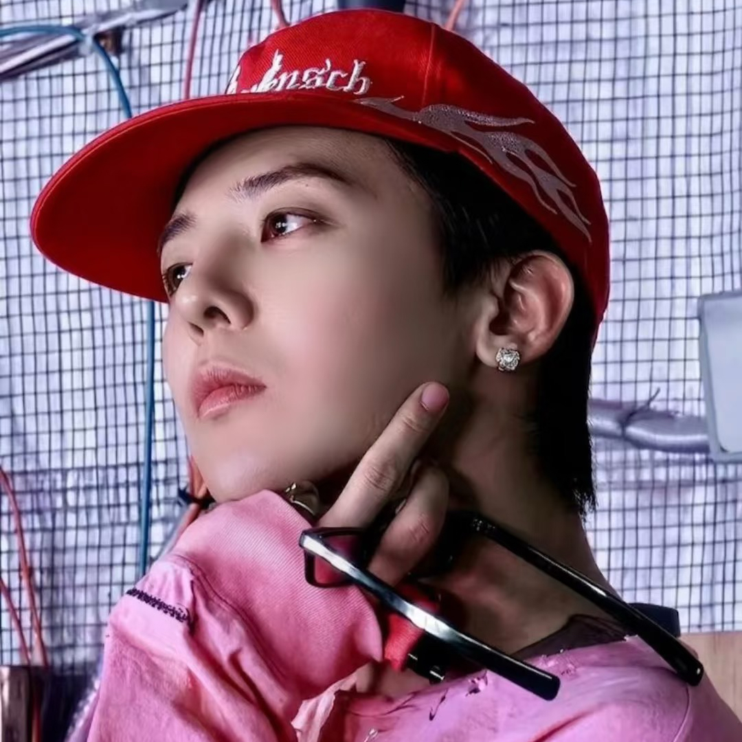 Latest photo of G-DRAGON (BIGBANG)