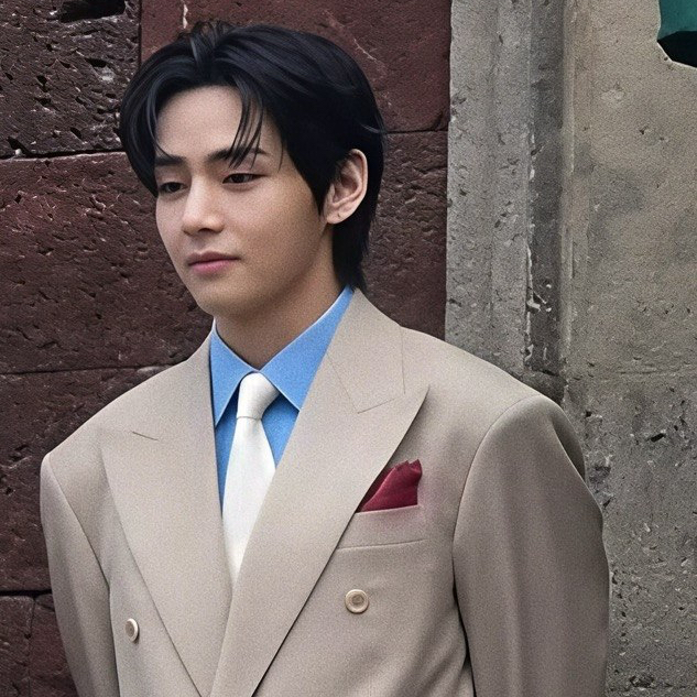 뷔 (방탄소년단)의 최신 사진