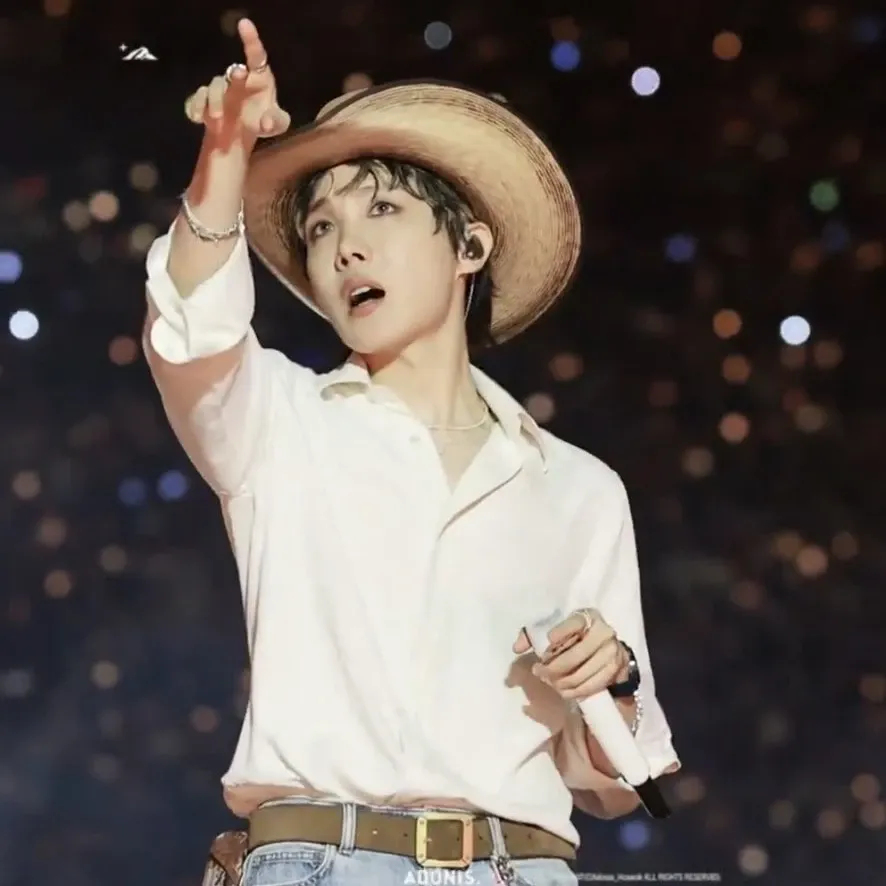 Momen yang diabadikan oleh penggemar j-hope (BTS)
