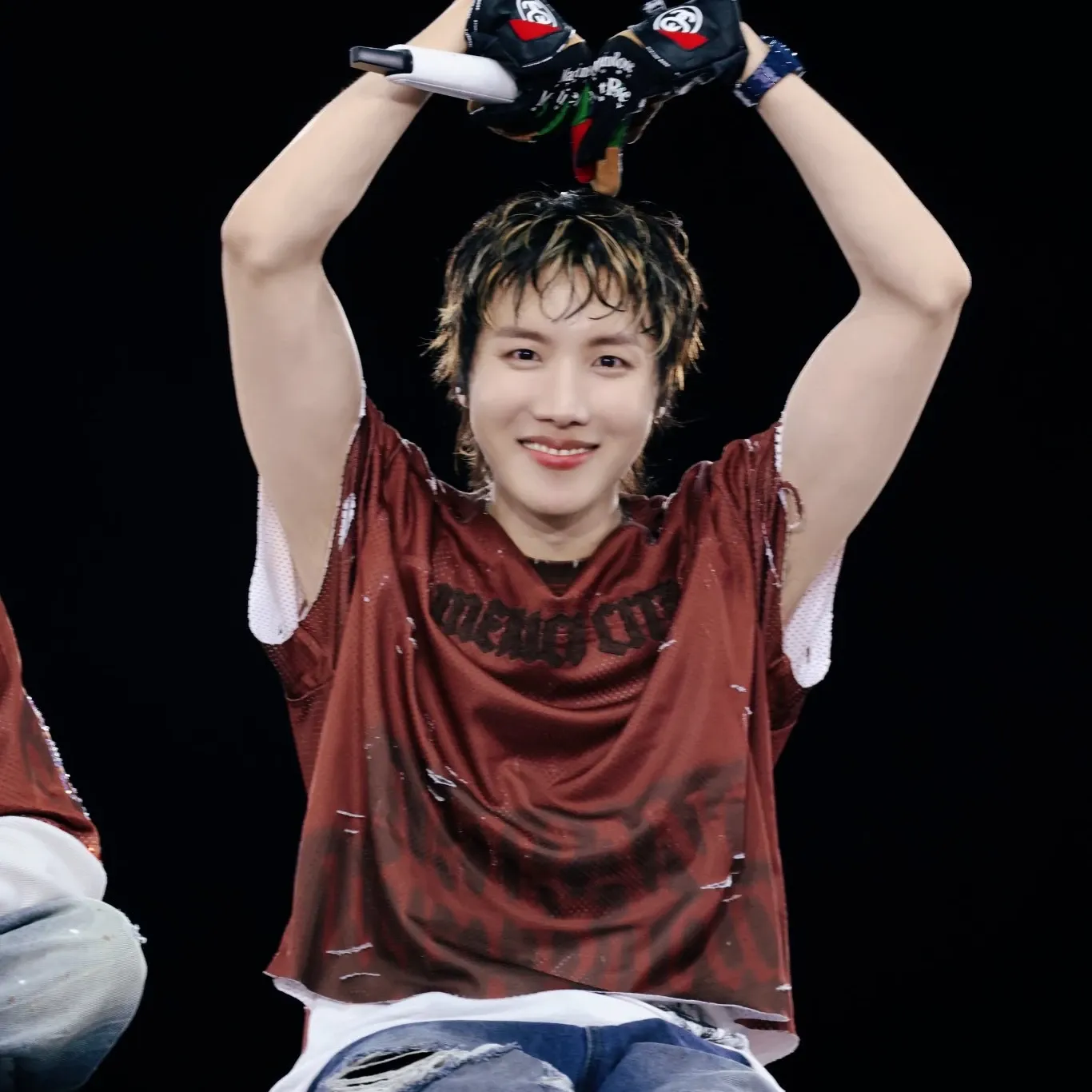Foto terbaru j-hope (BTS)