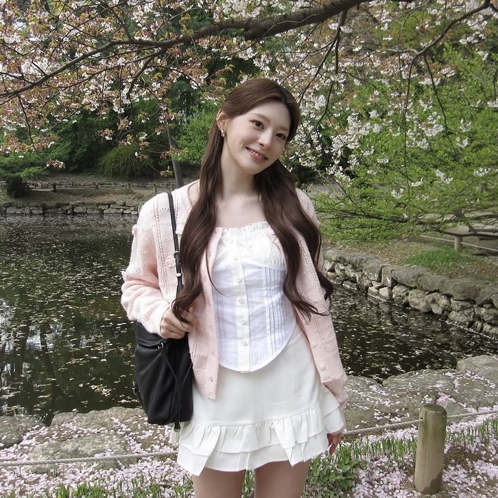 Latest photo of Seeun (STAYC)