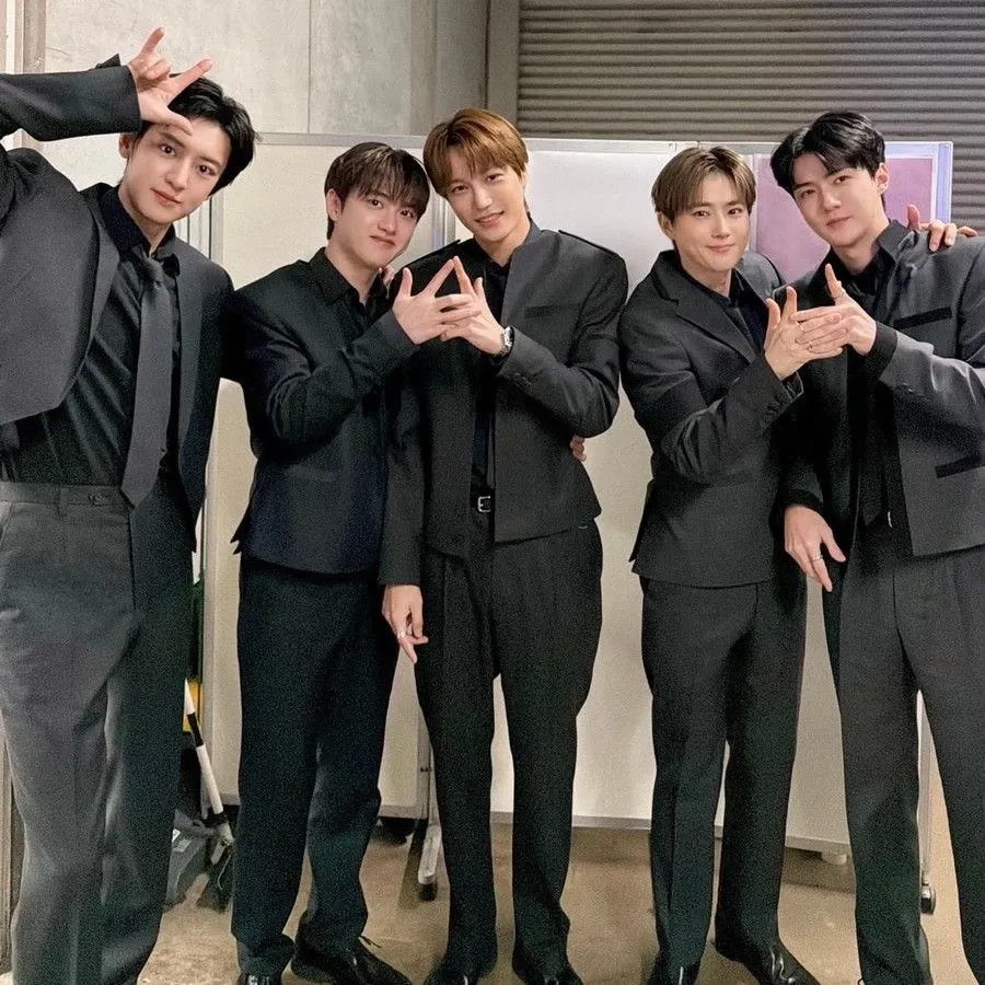 Behind-the-scenes cut of EXO