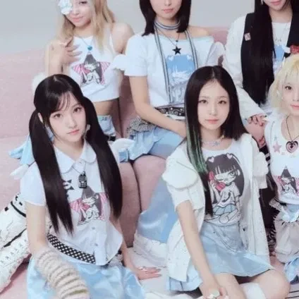 Signature photo of UNIS capturing their charm