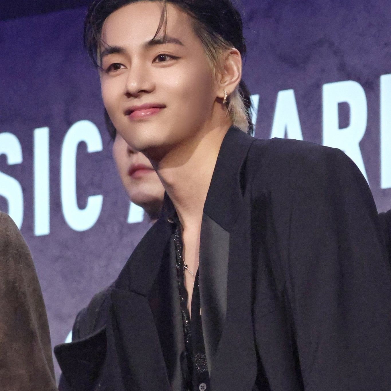 뷔 (방탄소년단) 최근 활동샷