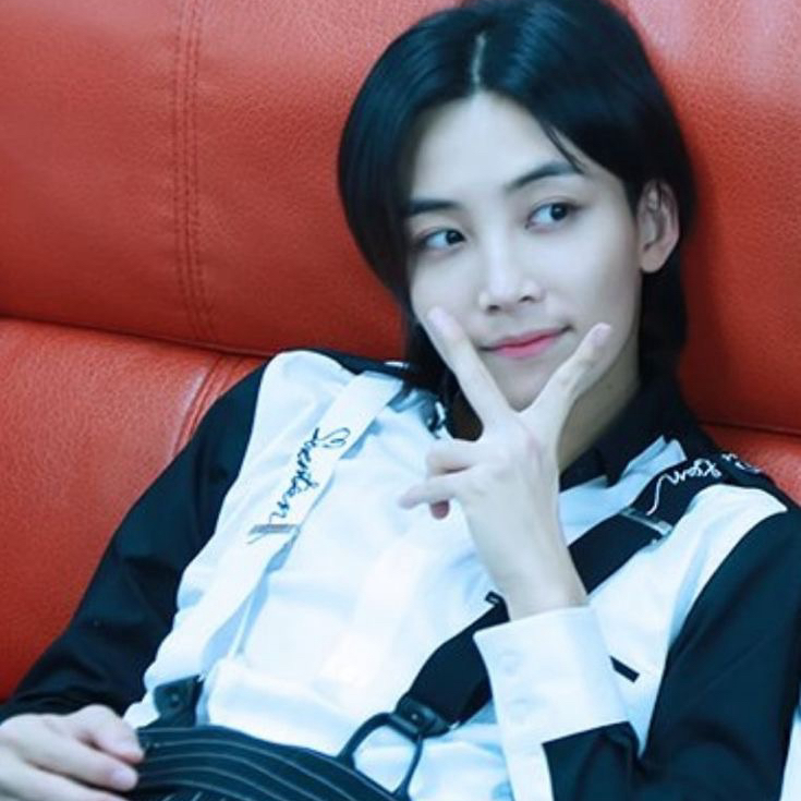 Recent activity shot of Jeonghan (SEVENTEEN)