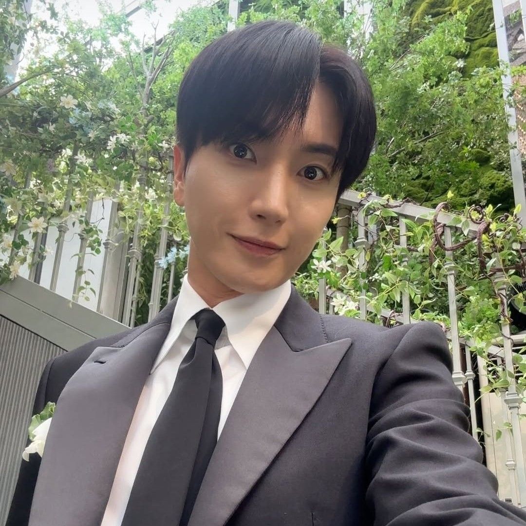 Latest photo of Leeteuk (Super Junior)