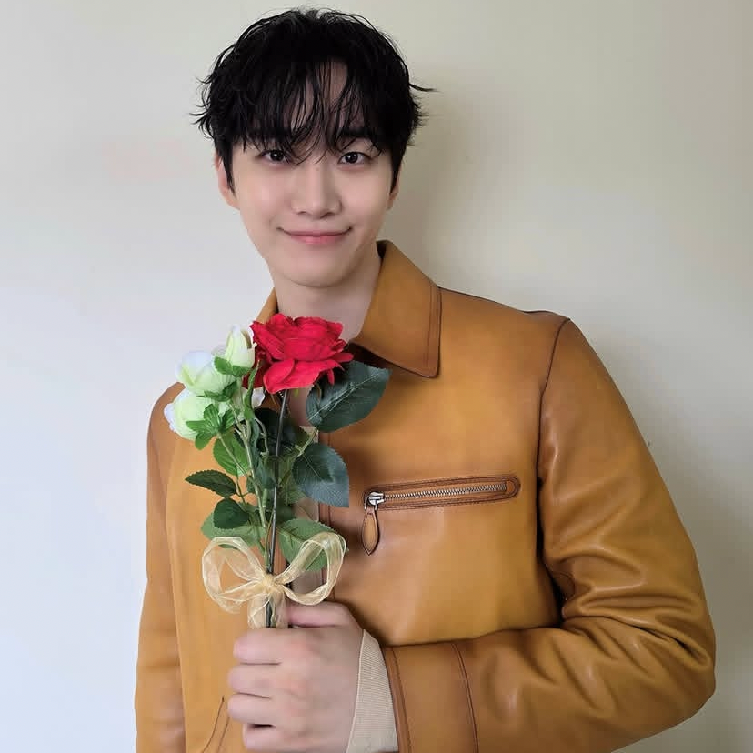 Latest photo of Junho (2PM)