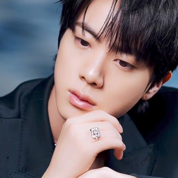 진 (방탄소년단)의 최신 사진