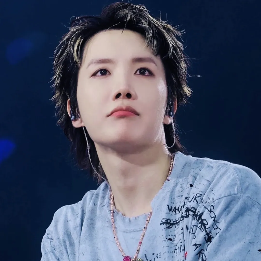 Foto aktivitas terbaru j-hope (BTS)