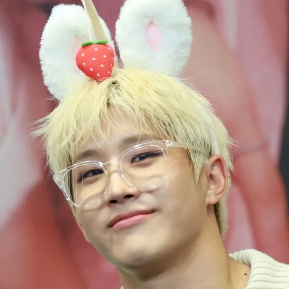 Latest photo of Jinjin (ASTRO)