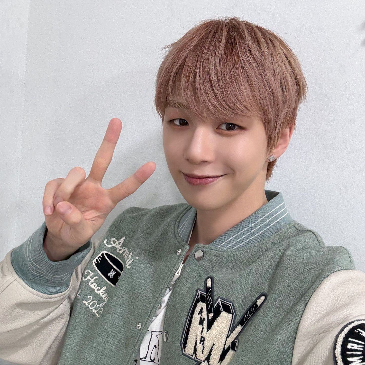 강다니엘의 비하인드 컷