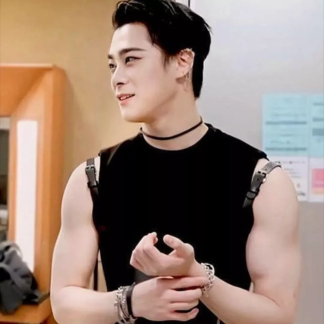 Behind-the-scenes cut of Moonbin (ASTRO)
