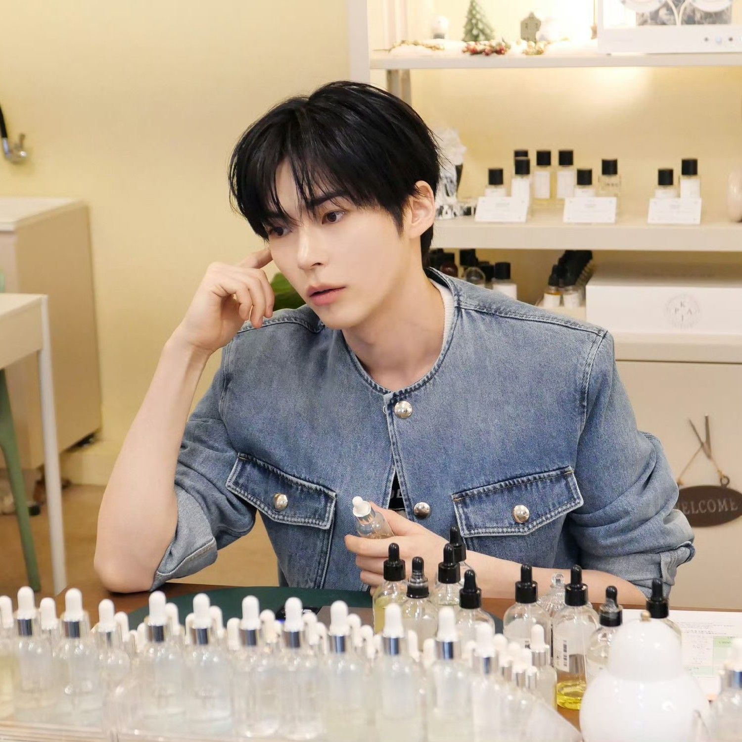 Recent activity shot of Sung Hanbin (ZEROBASEONE)