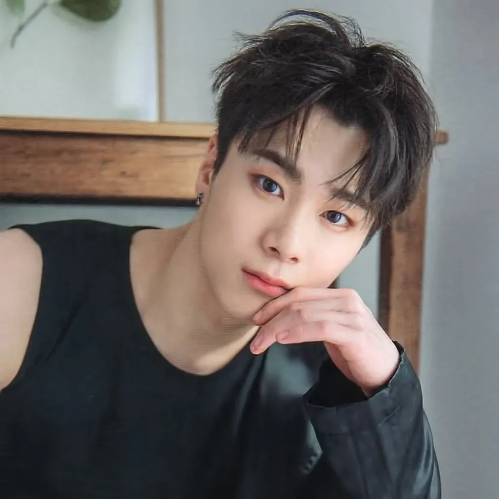 Latest photo of Moonbin (ASTRO)