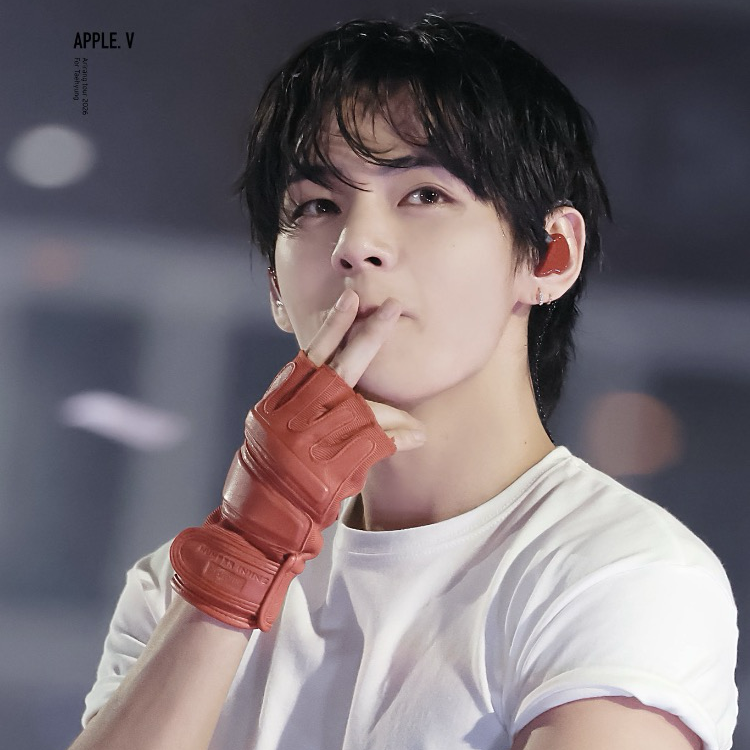 Latest photo of V (BTS)