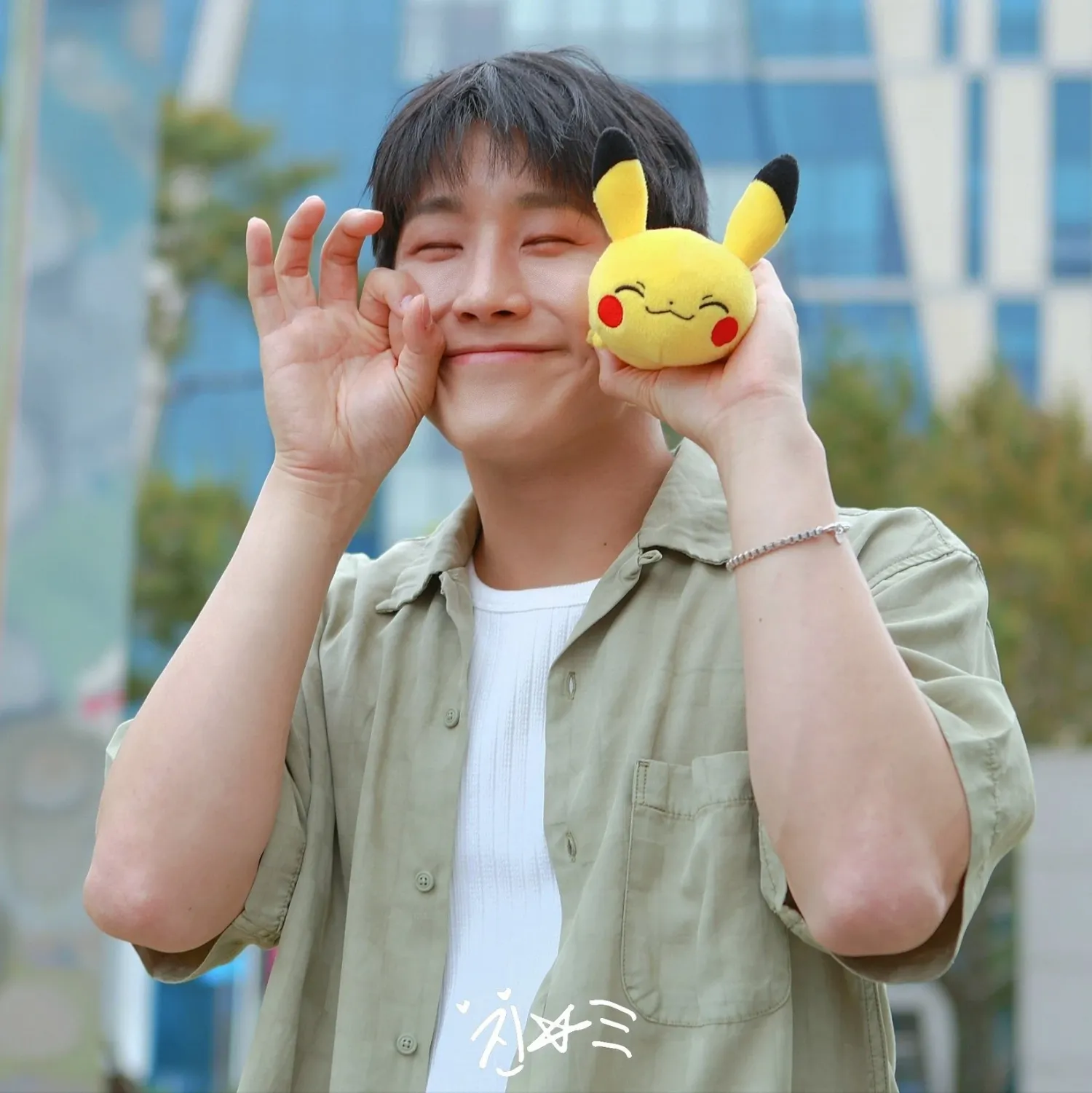 Behind-the-scenes cut of Jinjin (ASTRO)