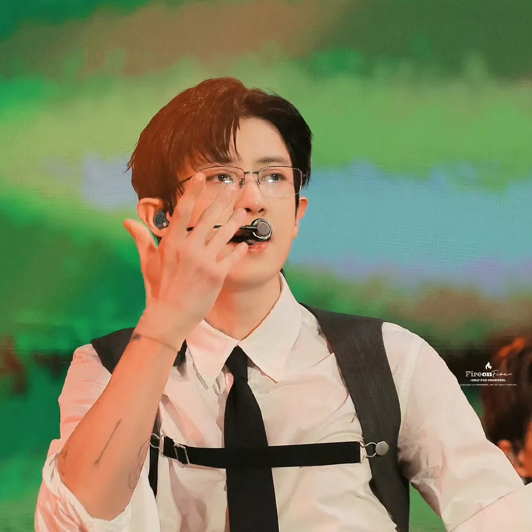 Recent activity shot of Chanyeol (EXO)