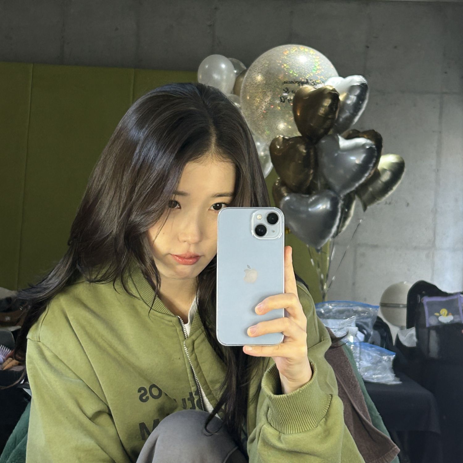 Behind-the-scenes cut of IU