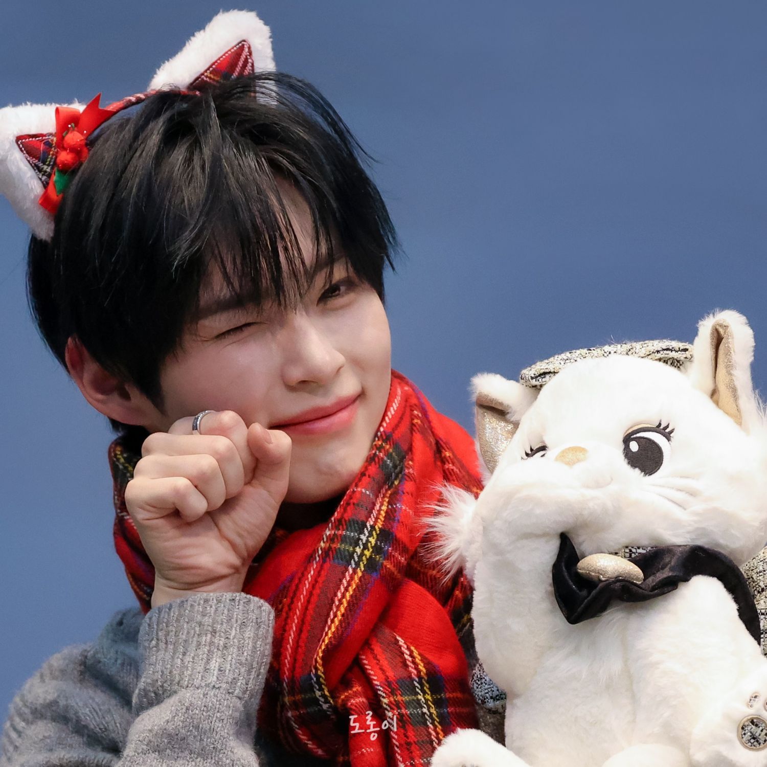 Recent activity shot of Sung Hanbin (ZEROBASEONE)