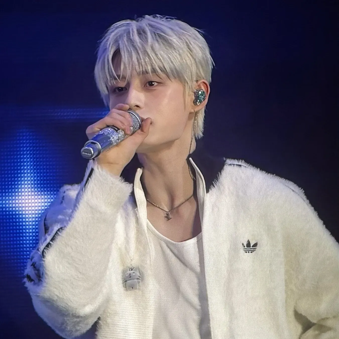 金地雄 (ZEROBASEONE)的最新活動照片