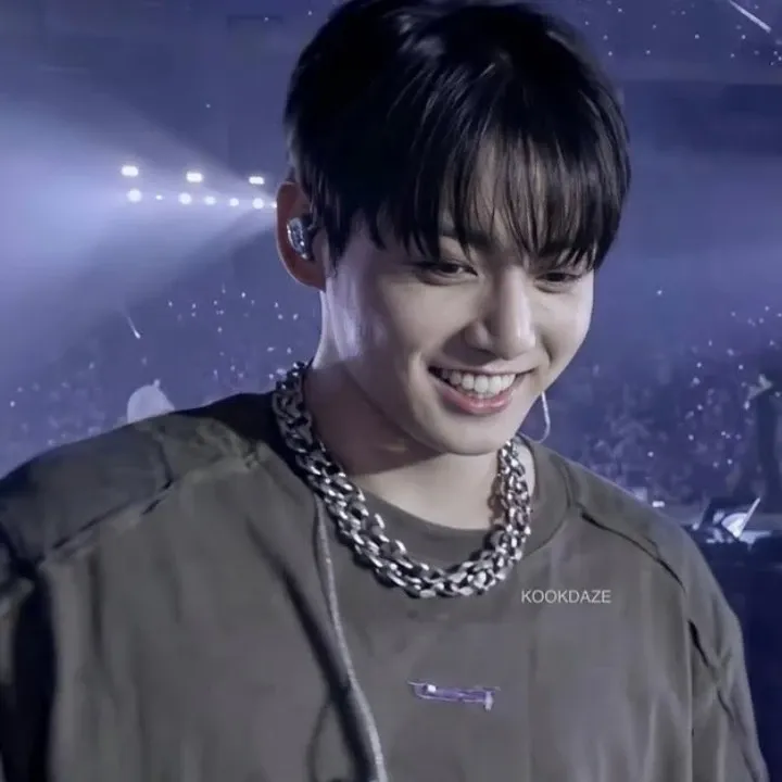 Foto aktivitas terbaru Jungkook (BTS)
