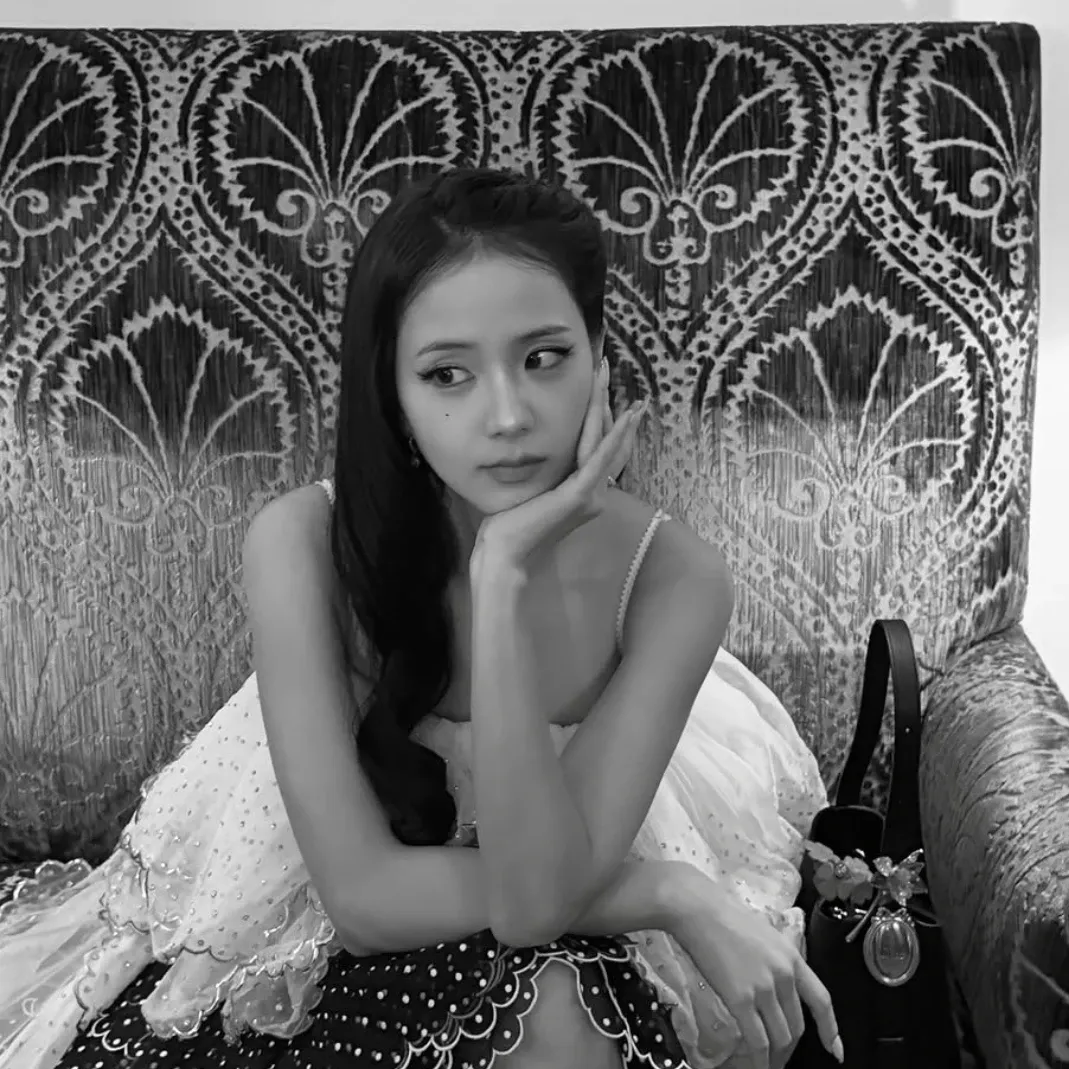 Behind-the-scenes cut of Jisoo (BLACKPINK)