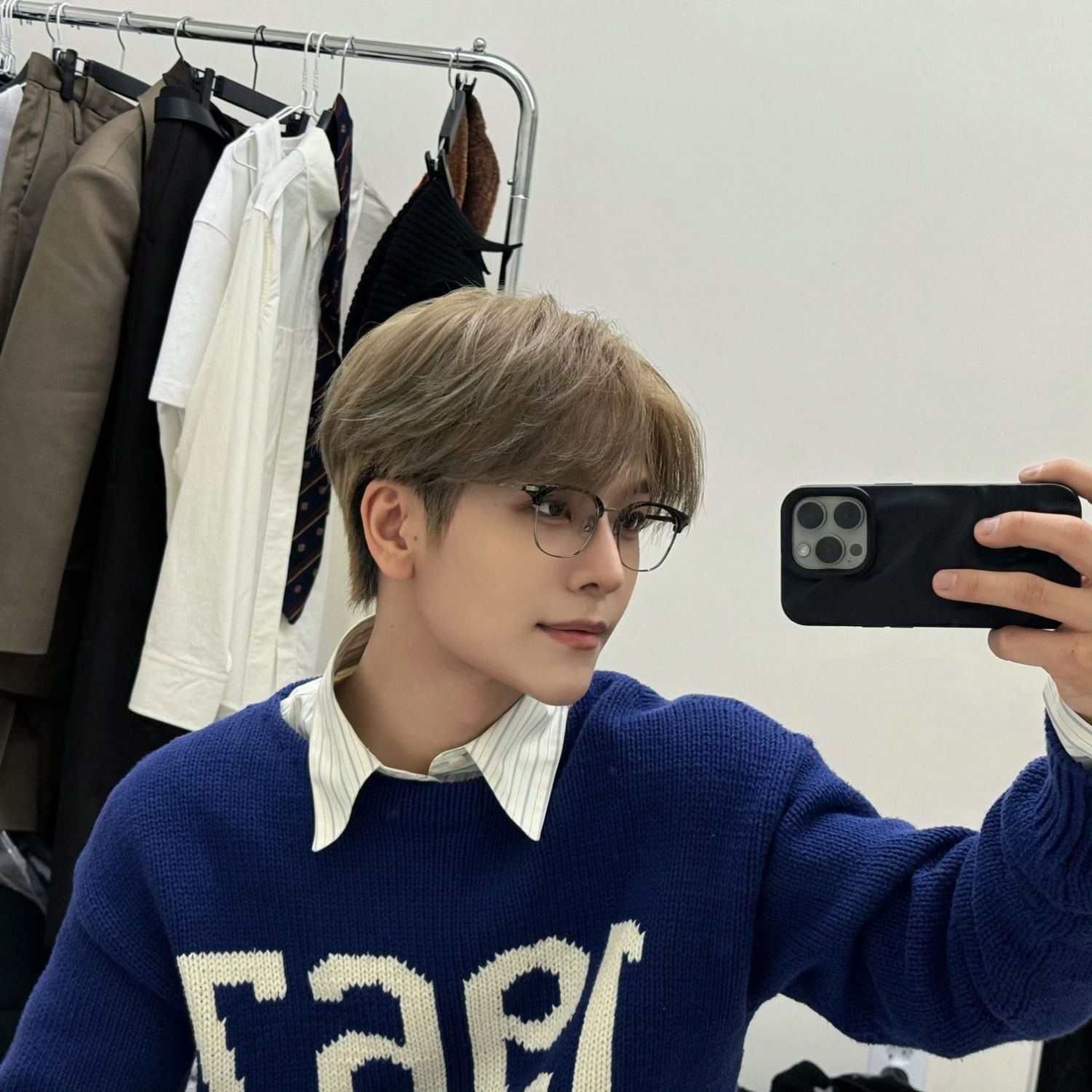 A moment captured by He Xinlong (ALPHA DRIVE ONE)'s fan