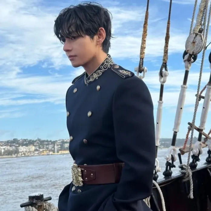 Latest photo of V (BTS)