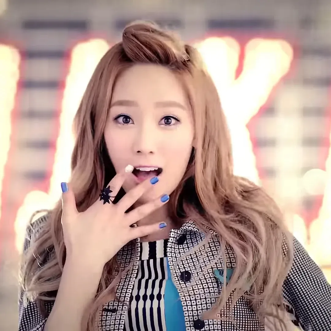 Foto terbaru Taeyeon (Girls' Generation)