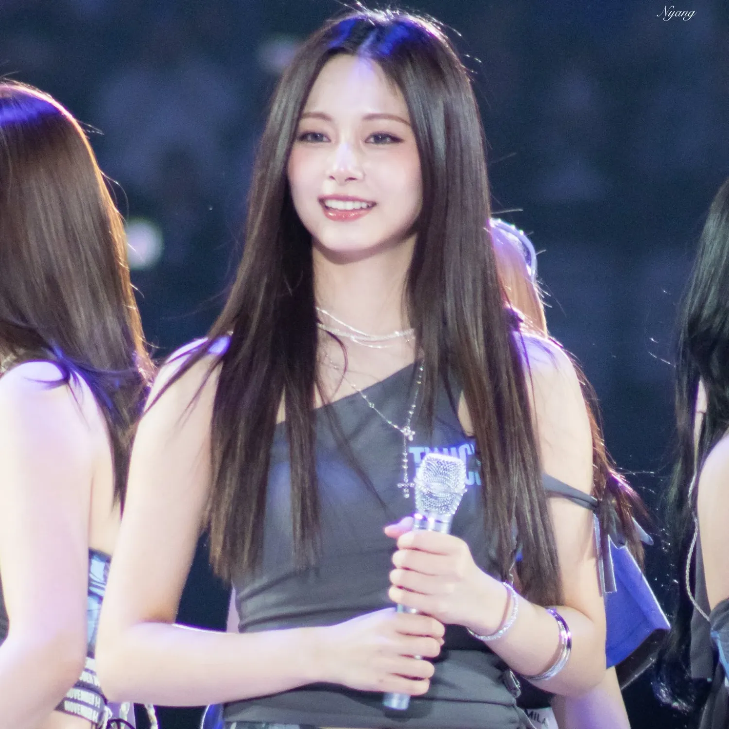 Momen yang diabadikan oleh penggemar Tzuyu (TWICE)