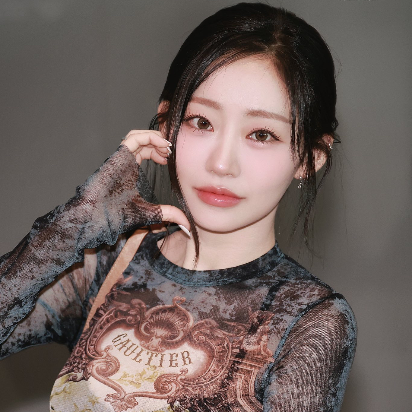 Recent activity shot of Julie (KISS OF LIFE)