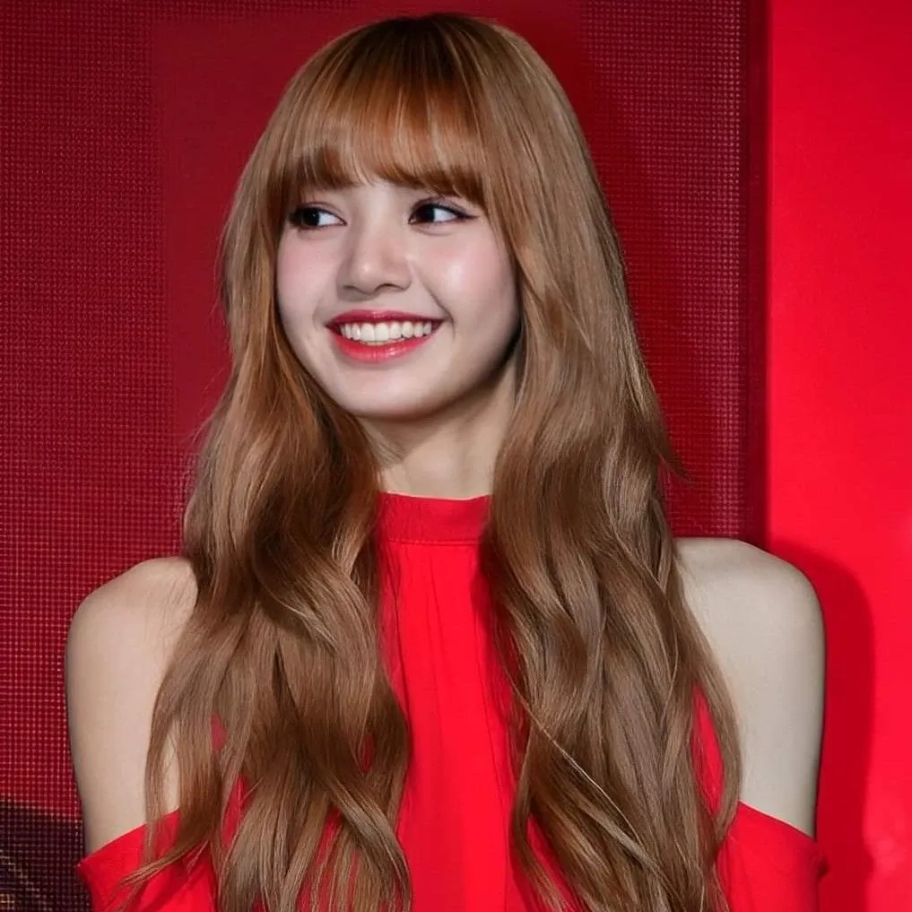 Foto aktivitas terbaru Lisa (BLACKPINK)