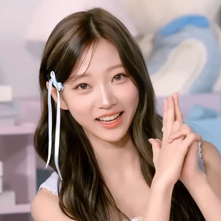 Behind-the-scenes cut of Stella (Hearts2Hearts)