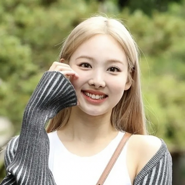 Latest photo of Nayeon (TWICE)