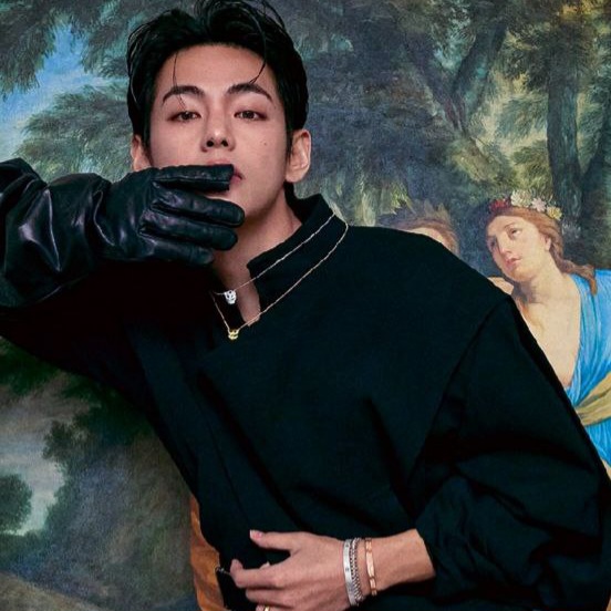 Latest photo of V (BTS)