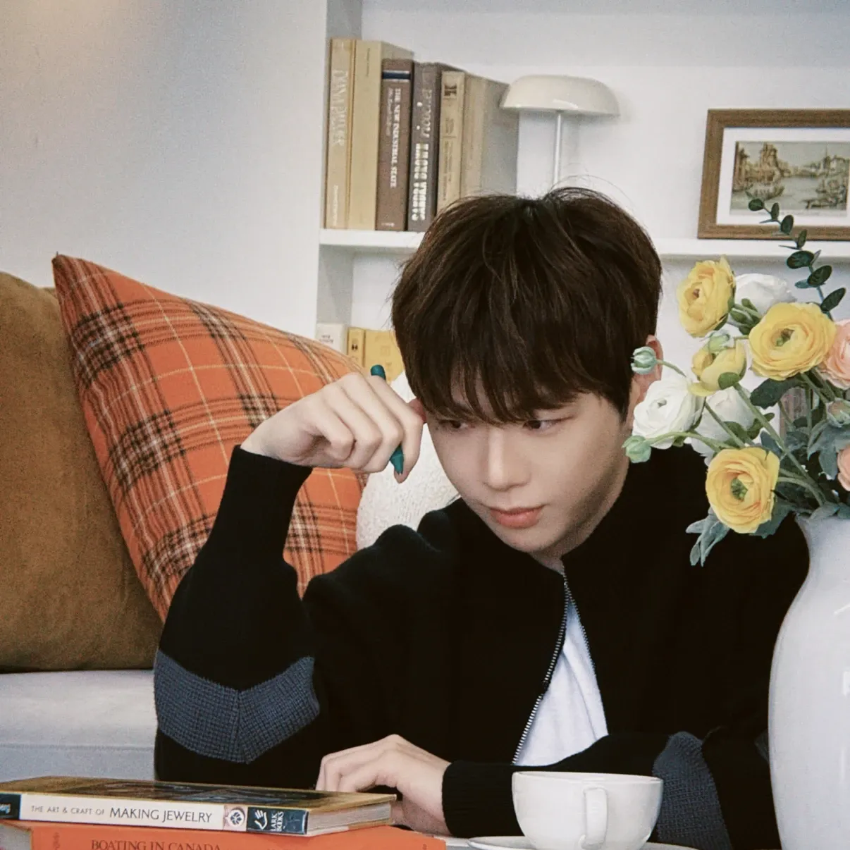 A moment captured by Kang Daniel's fan
