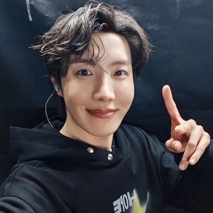 제이홉 (방탄소년단)의 최신 사진