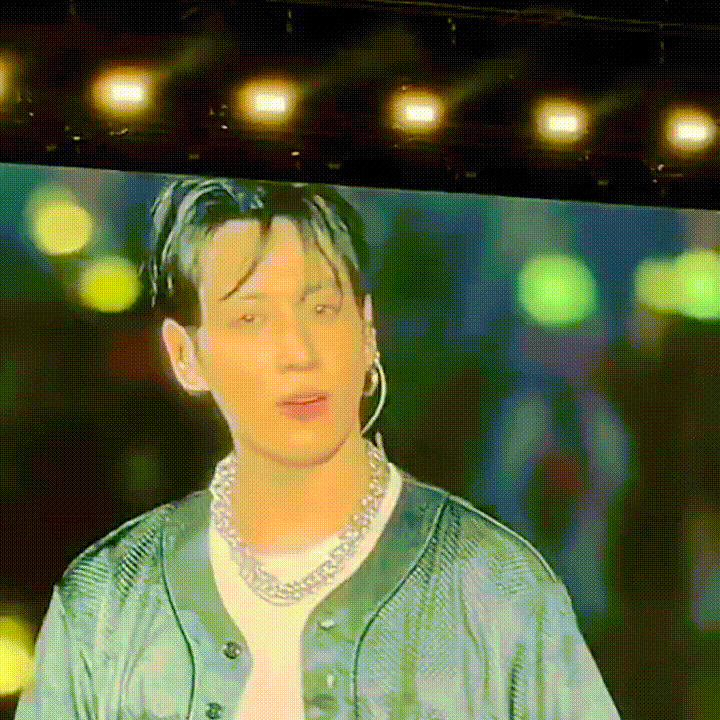 Foto aktivitas terbaru Jungkook (BTS)