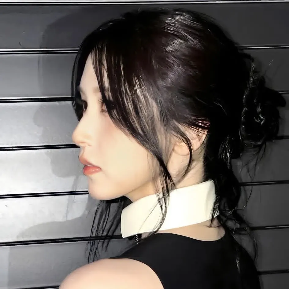 Foto aktivitas terbaru Mina (TWICE)