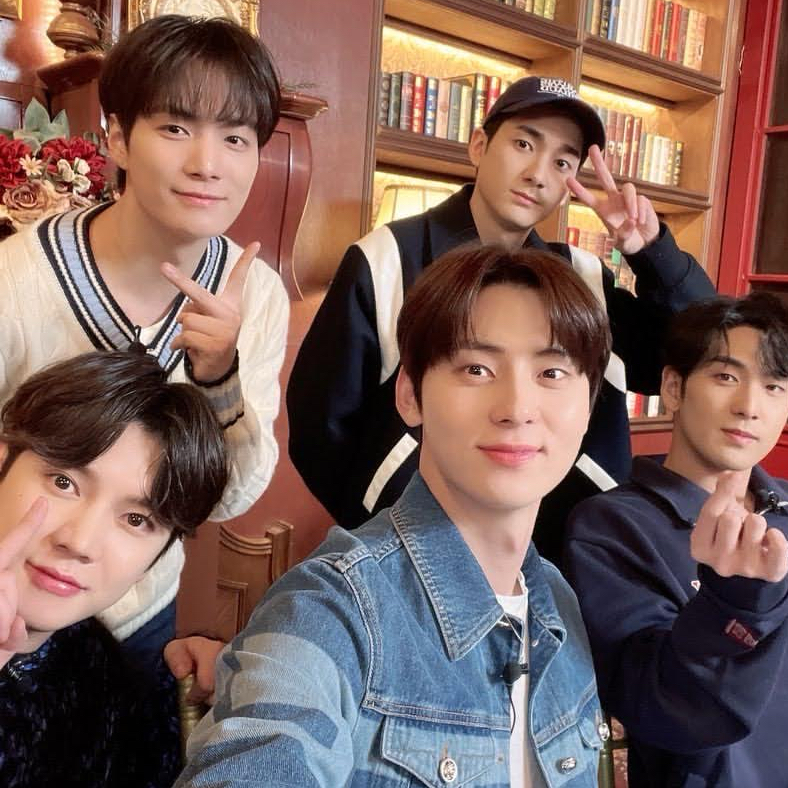 A moment captured by NU'EST's fan