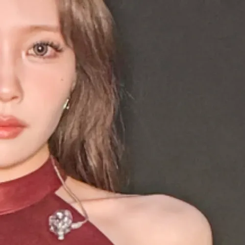 Behind-the-scenes cut of Mayuka (NiziU)