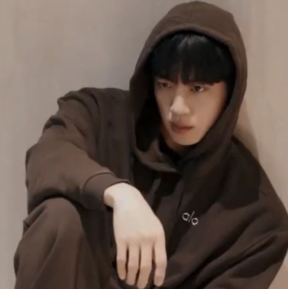 Foto terbaru Jin (BTS)