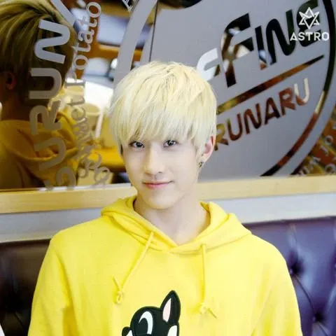 Latest photo of Jinjin (ASTRO)