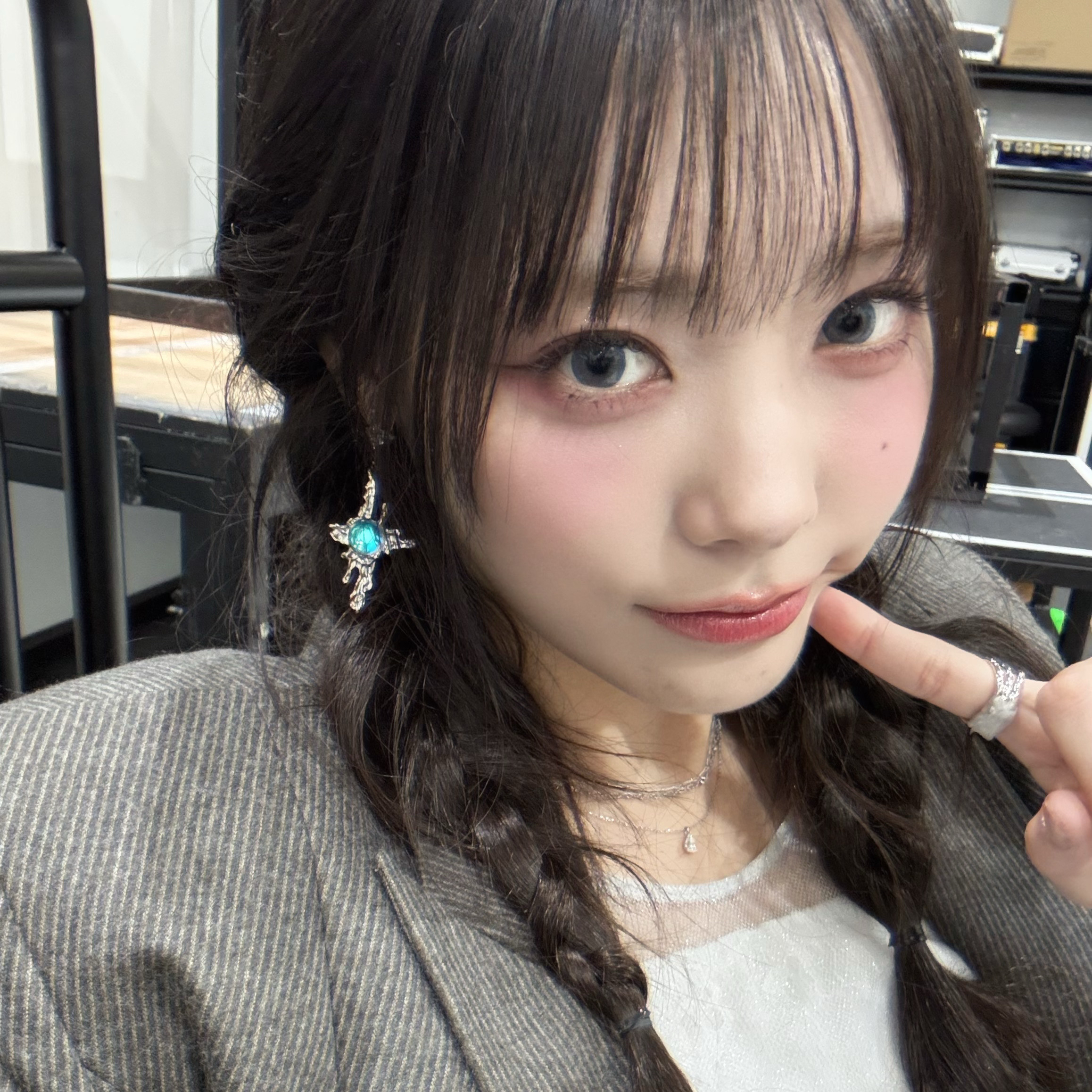 Behind-the-scenes cut of Siyeon (QWER)