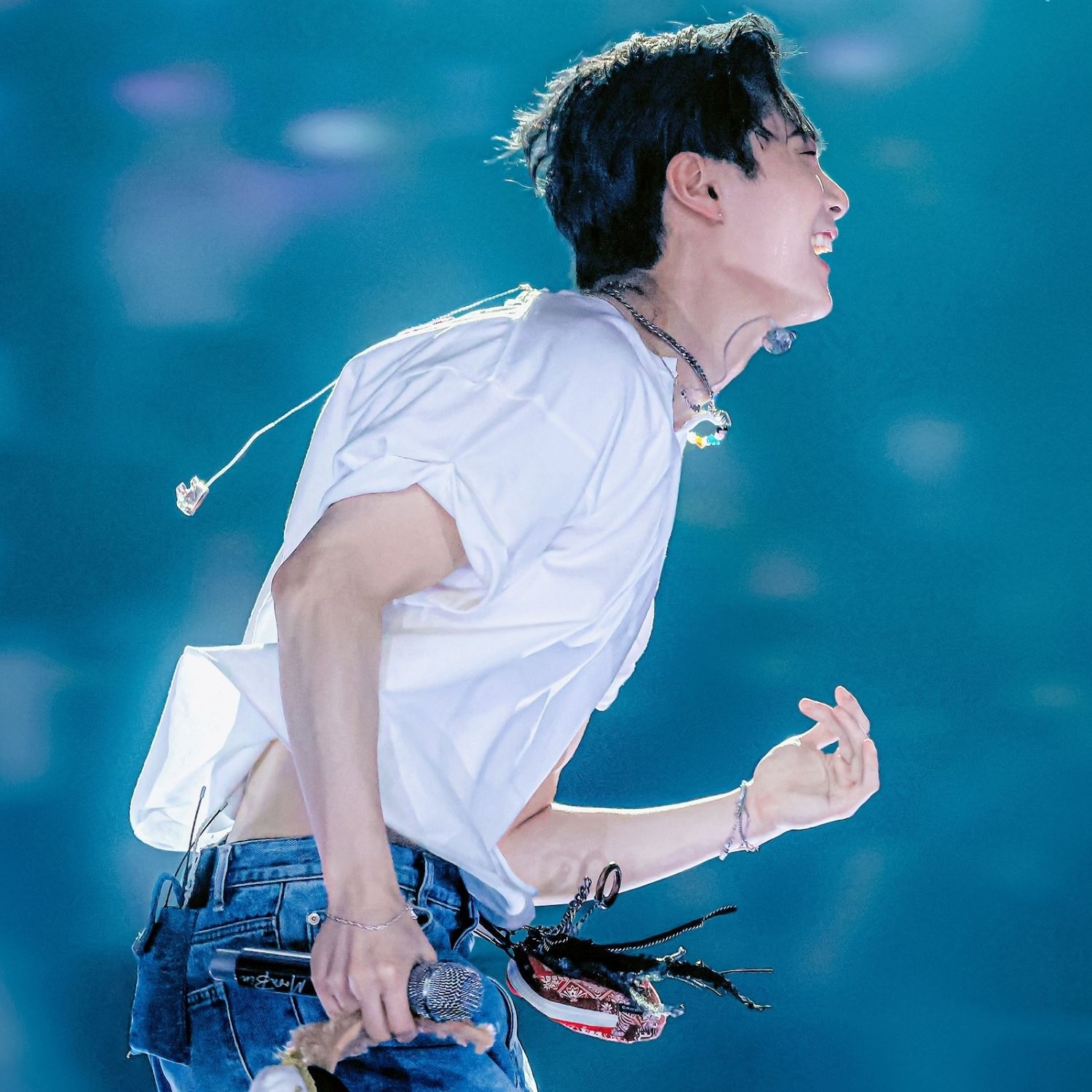 아스트로의 최신 사진